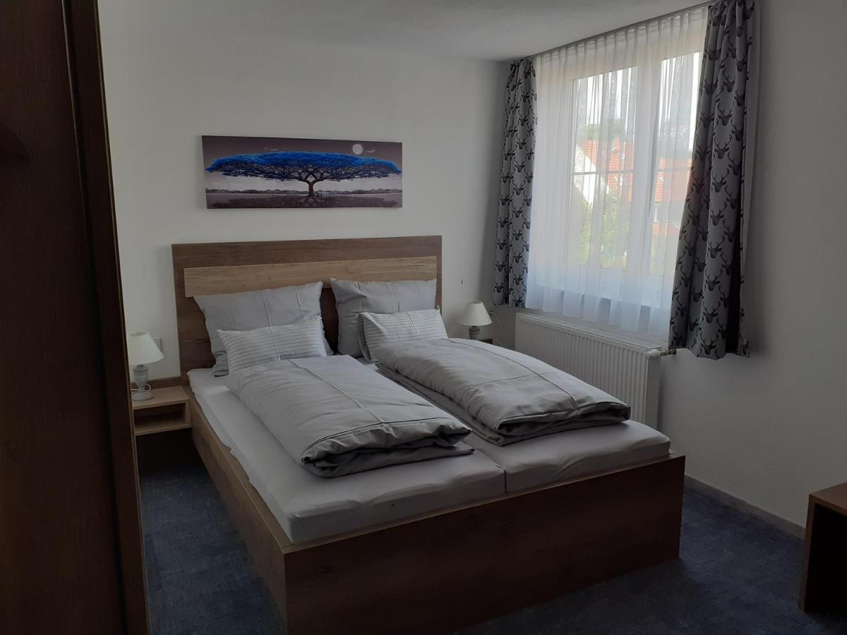 Landgasthof Hotel Lamm Laichingen Bagian luar foto