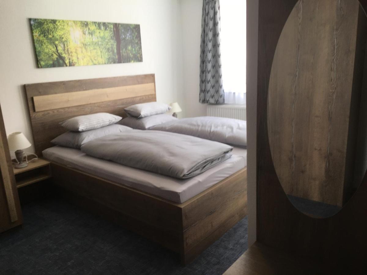 Landgasthof Hotel Lamm Laichingen Bagian luar foto