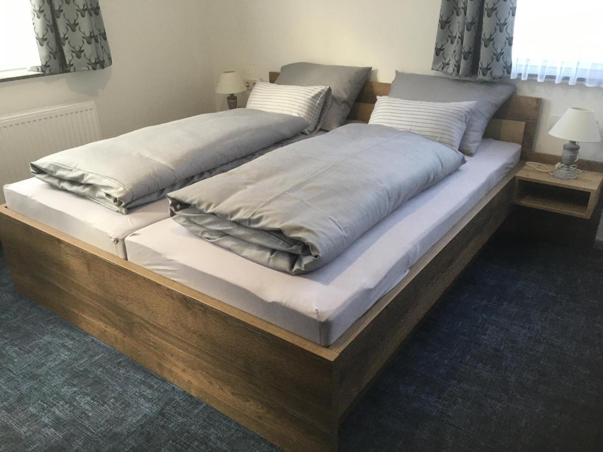 Landgasthof Hotel Lamm Laichingen Bagian luar foto