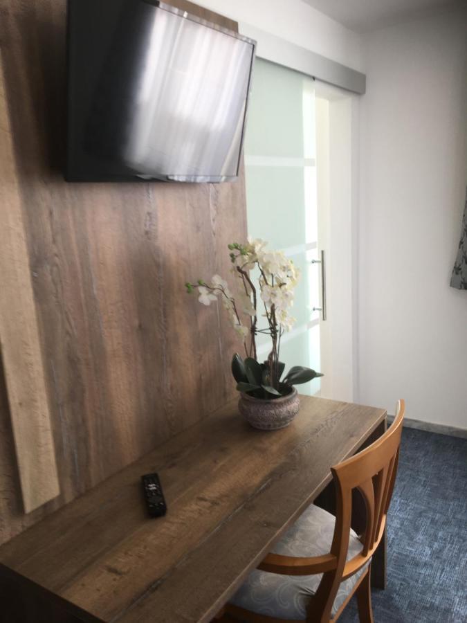 Landgasthof Hotel Lamm Laichingen Bagian luar foto