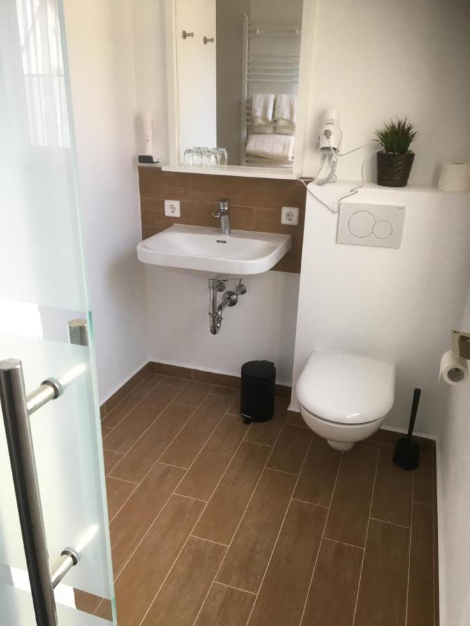 Landgasthof Hotel Lamm Laichingen Bagian luar foto